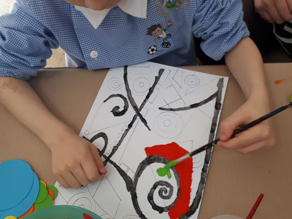 bambino disegna bambino disegna