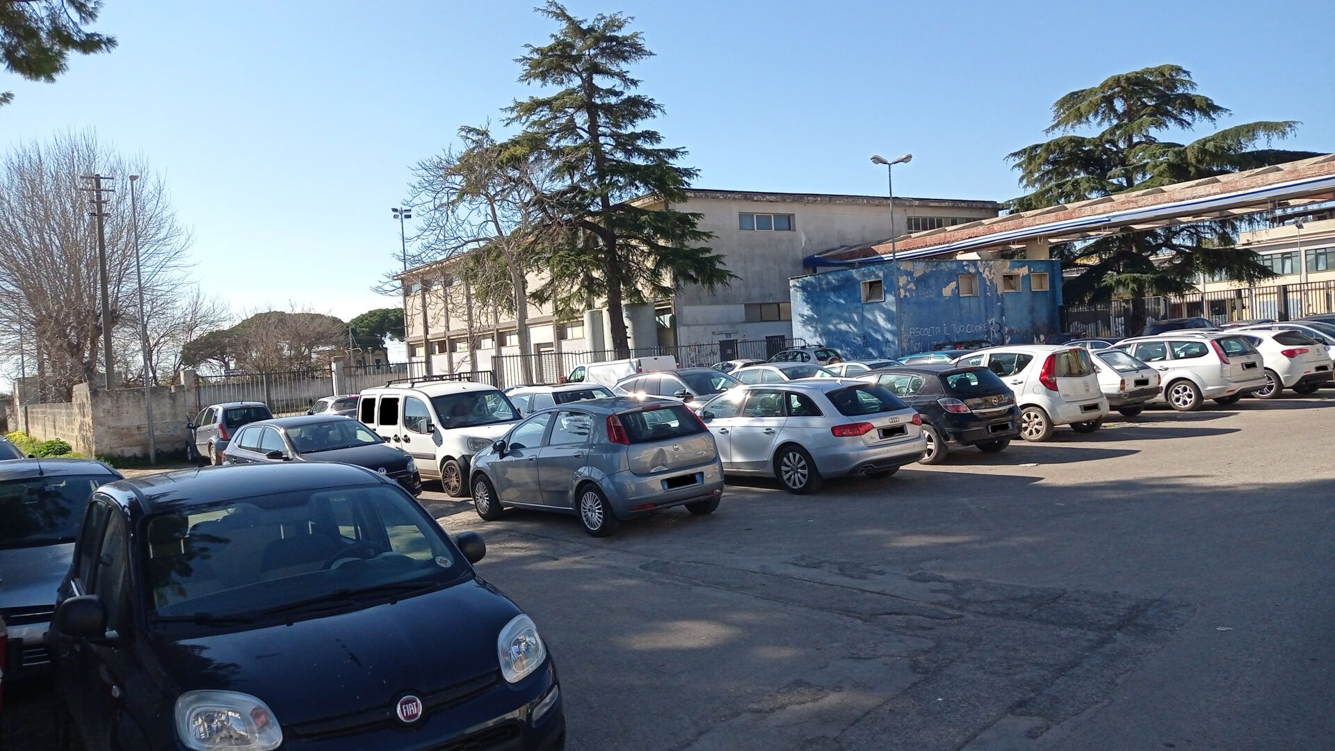 Francavilla Fontana, parcheggio selvaggio in zona Fiera