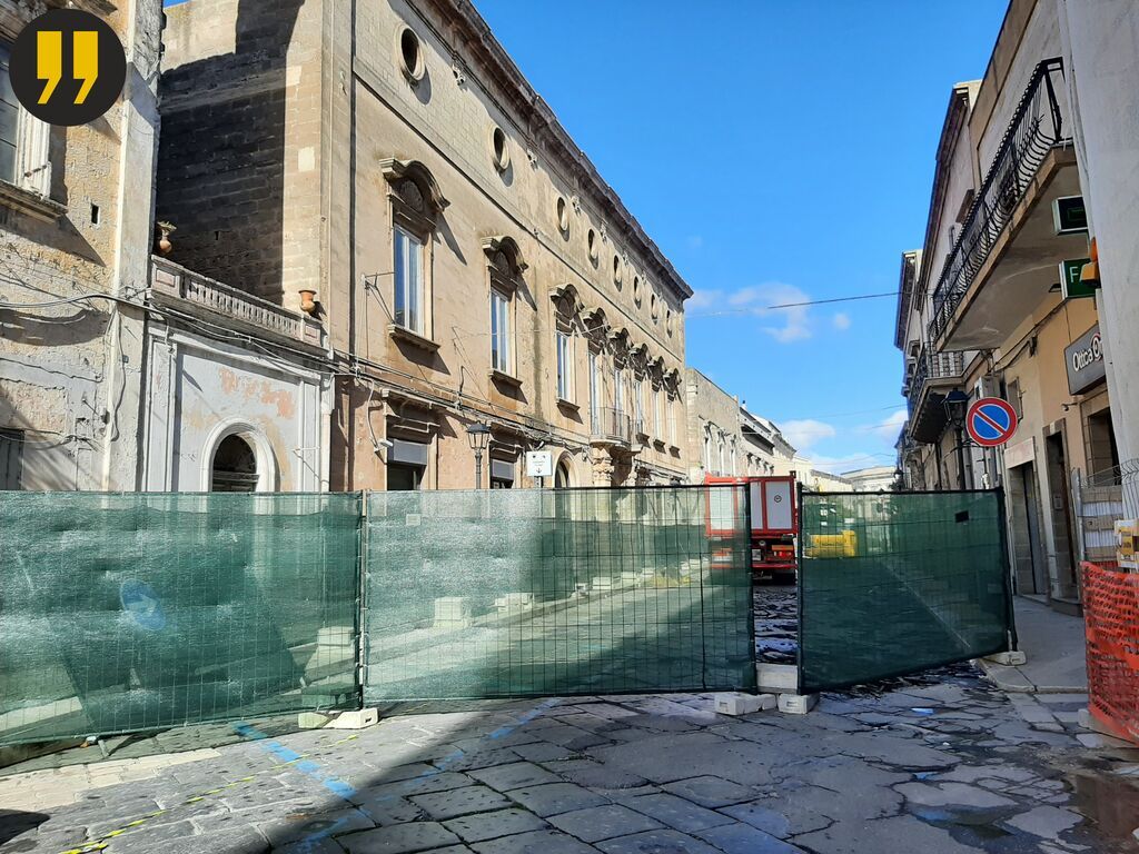 via Roma lavori.jpg lavori in corso su via Roma a Francavilla Fontana